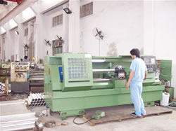 本公司通过体制改革高度重视产品的质量、信誉及产品的开发